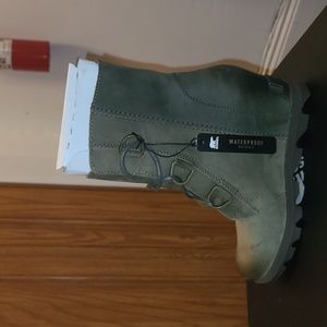 Brand New Sorel wedge boot